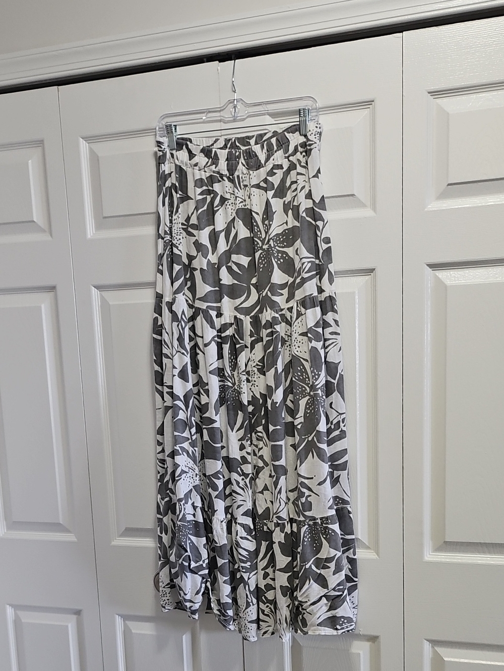 Women's Floral Tiered Maxi Skirt - Gray & White